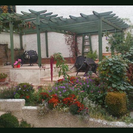 Room In A Neoclassical House - Ladybug Kastoria Extérieur photo